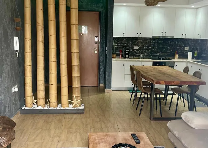 Boulevard Apartment